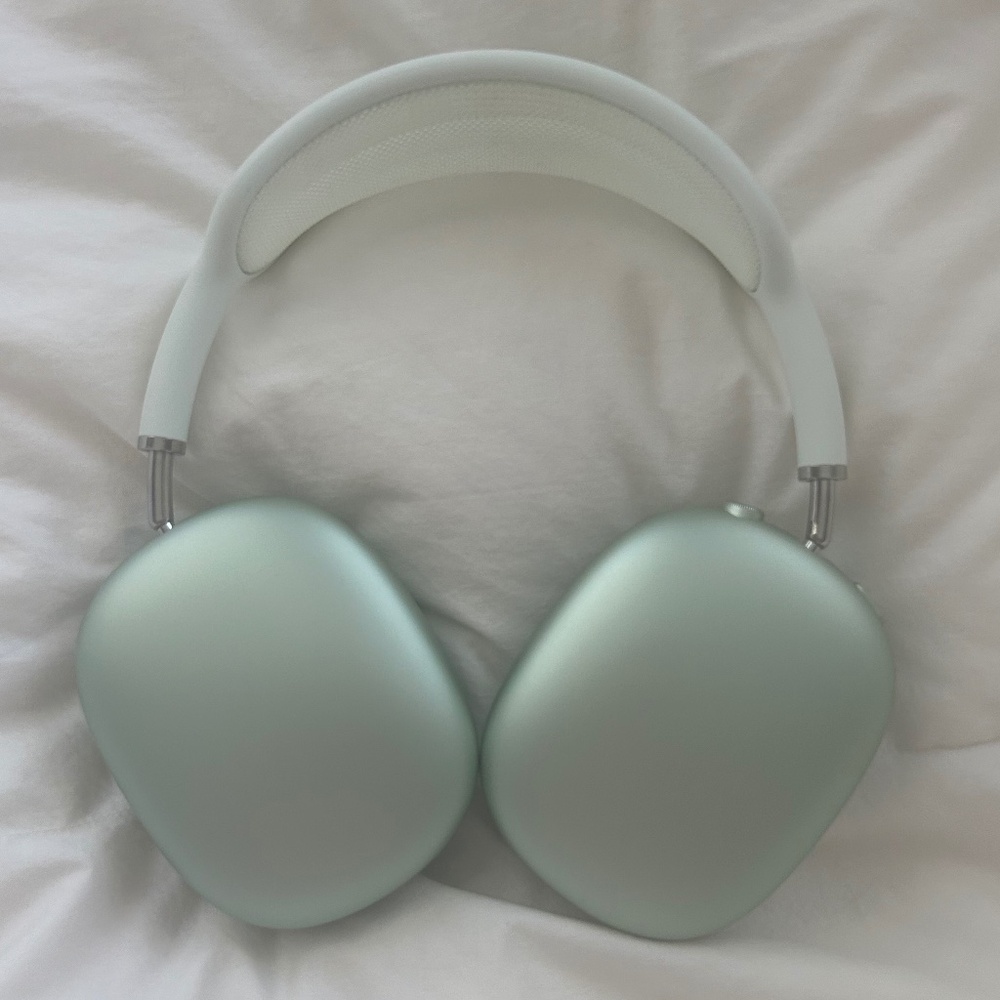 Apple AirPod maxes